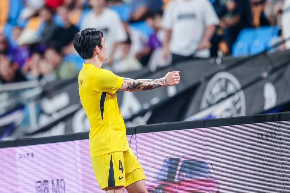 似乎在嘲讽, 家人被有关 似乎在嘲讽, 家人被有关