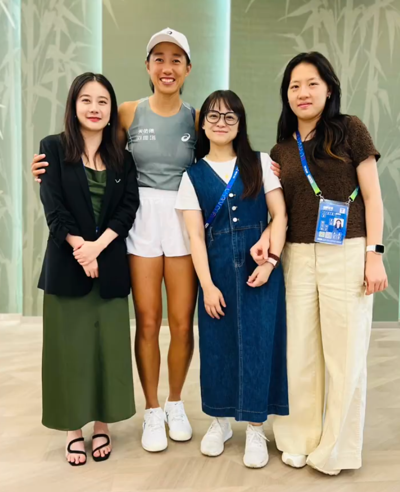 她开始一一 她开始一一